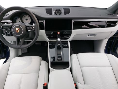 Certified 2026 Porsche Macan image 11