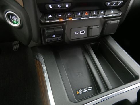 Used 2022 Chevrolet Silverado 1500 High Country w/ Technology Package image 30