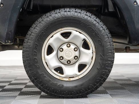 Used 2011 Toyota Tacoma 4x4 Regular Cab image 16