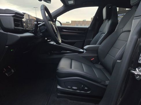 New 2025 Porsche Macan 4S Electric image 14