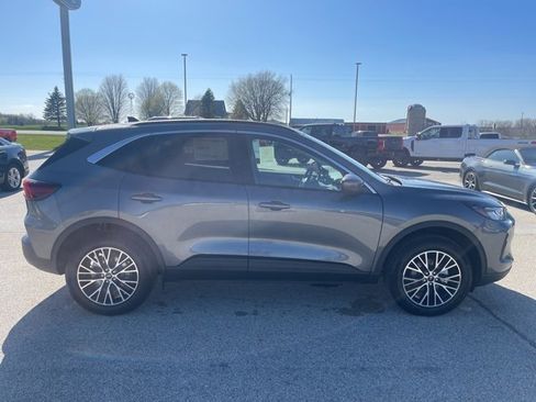 New 2024 Ford Escape SE image 6