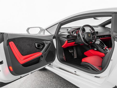 Used 2021 Lamborghini Huracan EVO RWD image 12