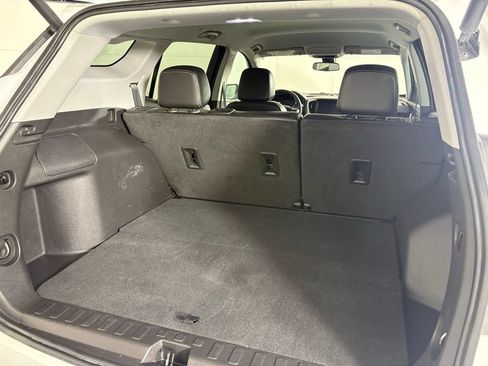 Used 2024 GMC Terrain SLT FWD image 21