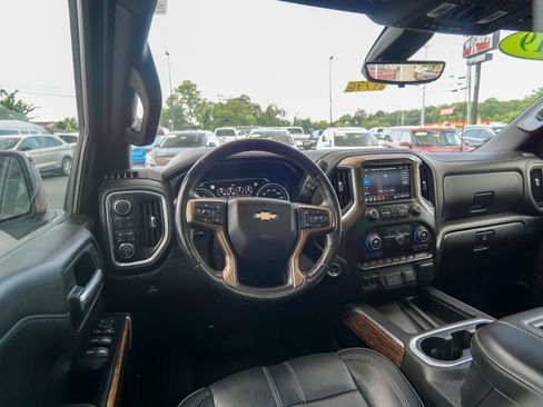 Used 2019 Chevrolet Silverado 1500 High Country w/ Technology Package AWD/4WD image 14