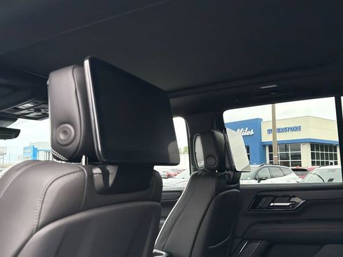 Used 2025 GMC Yukon AT4 Ultimate w/ LPO, Floor Liner Package AWD/4WD image 18