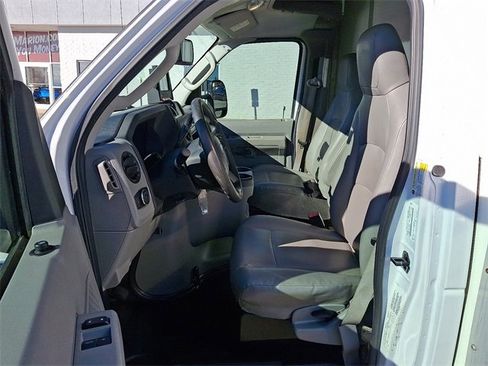 Used 2022 Ford E-350 and Econoline 350 Super Duty w/ Power Windows & Locks Group image 8