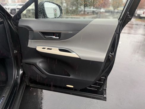 Certified 2023 Toyota Venza XLE image 20