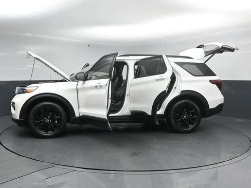 Certified 2022 Ford Explorer XLT w/ Equipment Group 202A AWD/4WD image 56