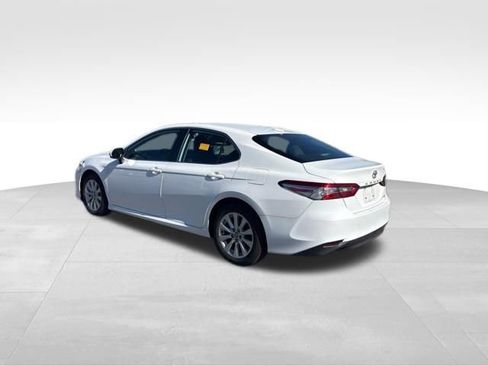Used 2020 Toyota Camry LE image 4