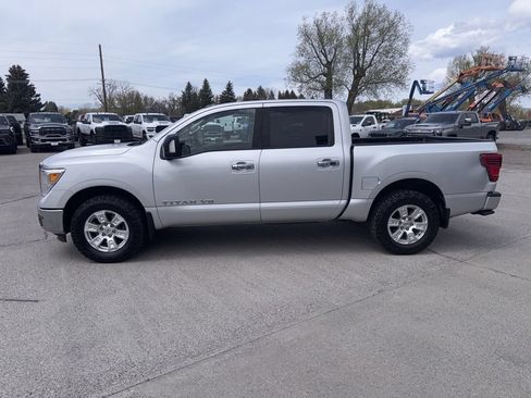 Used 2018 Nissan Titan SV w/ SV Convenience Package AWD/4WD image 4