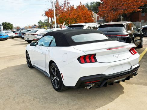 Used 2025 Ford Mustang Premium image 36