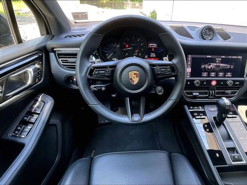 Certified 2026 Porsche Macan AWD/4WD image 11