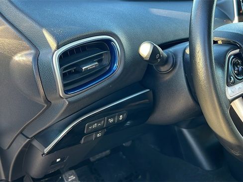 Used 2018 Toyota Prius Three Touring image 10