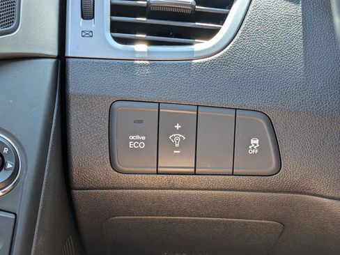 Used 2013 Hyundai Elantra Limited w/ Technology Pkg FWD image 22