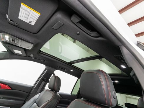 Used 2024 Chevrolet Traverse Z71 image 16