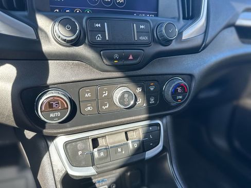 Used 2024 GMC Terrain SLT w/ Elevation Edition image 17