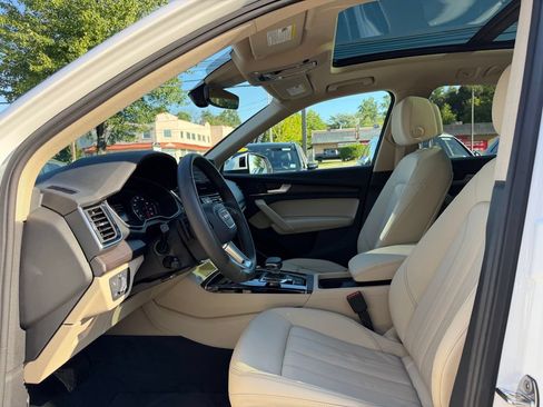 Used 2023 Audi Q5 2.0T Premium w/ Convenience Package AWD/4WD image 17