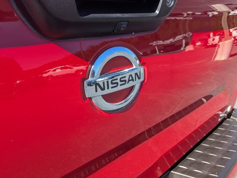 Used 2021 Nissan Titan SV w/ SV Convenience Package image 27