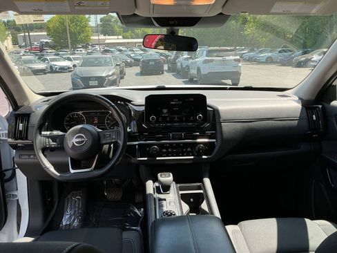 Used 2025 Nissan Pathfinder SV image 30