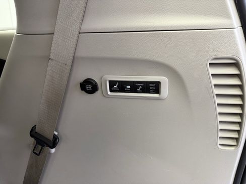 Used 2020 Chrysler Pacifica Limited w/ 8-pass Seating Package image 66