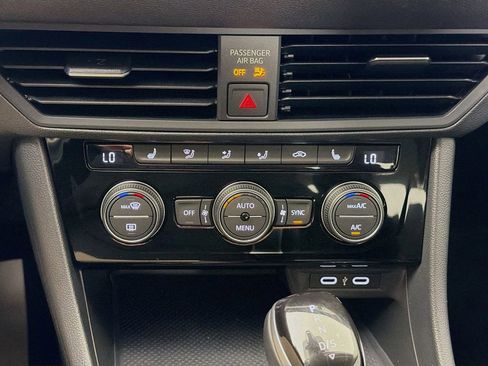 Used 2023 Volkswagen Jetta SE FWD image 15