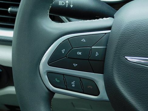 Used 2023 Chrysler Pacifica Limited image 20