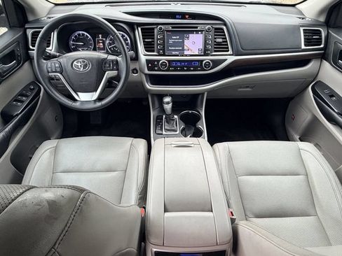 Used 2016 Toyota Highlander Limited FWD image 12
