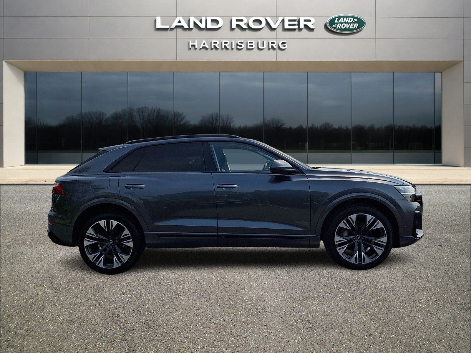 Used 2024 Audi Q8 Premium Plus AWD/4WD image 5