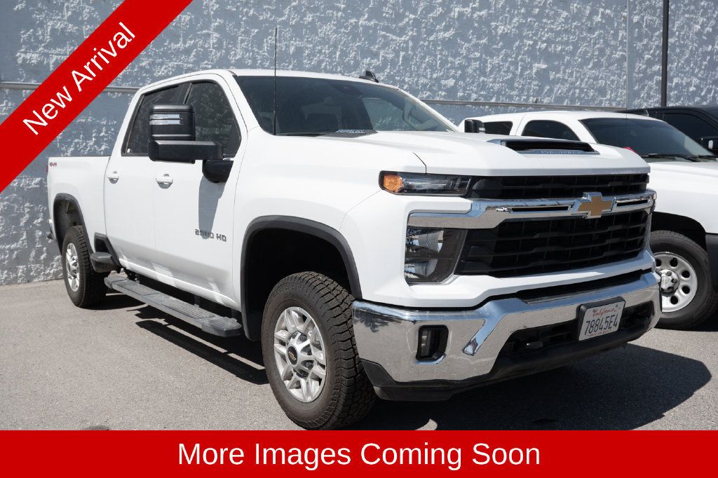 Used 2025 Chevrolet Silverado 2500 LT w/ Convenience Package AWD/4WD image 1