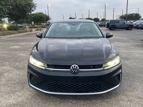 Used 2025 Volkswagen Jetta SE FWD image 2