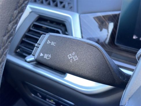 Used 2024 BMW X7 xDrive40i w/ Premium Package image 11