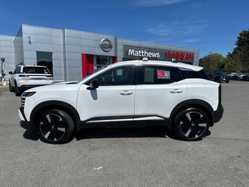 Used 2026 Nissan Kicks SR w/ SR Premium Package AWD/4WD image 2