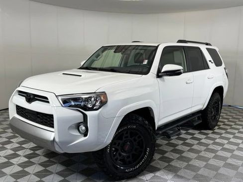 Used 2020 Toyota 4Runner TRD Off-Road Premium w/ Moonroof Package AWD/4WD image 2