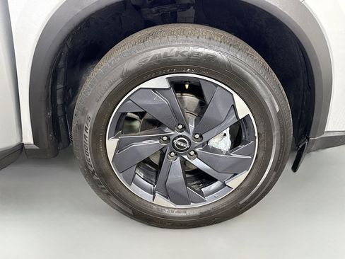 Used 2025 Nissan Rogue SV image 32