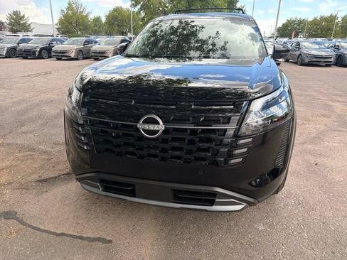 Used 2026 Nissan Pathfinder Platinum AWD/4WD image 3