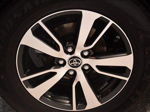 Used 2017 Toyota RAV4 XLE FWD image 20