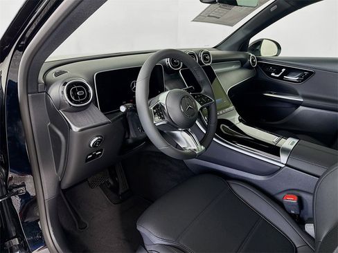 Used 2026 Mercedes-Benz GLC 300 4MATIC image 4