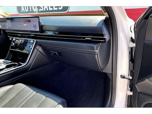 Used 2024 Chrysler Pacifica Touring-L FWD image 17