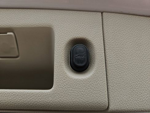 Used 2016 Cadillac Escalade Luxury image 31