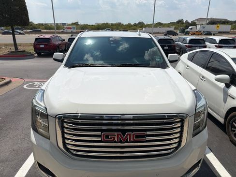 Used 2020 GMC Yukon XL SLT w/ Premium Edition RWD image 9