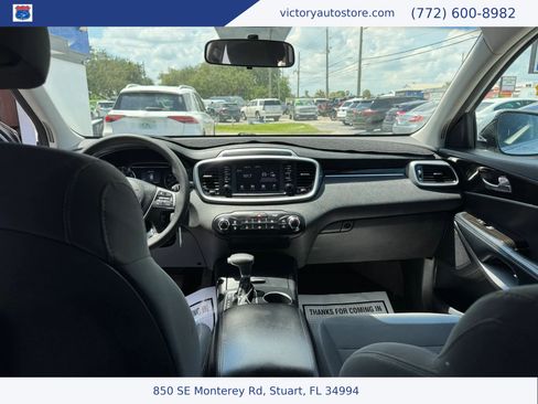 Used 2019 Kia Sorento FWD image 16