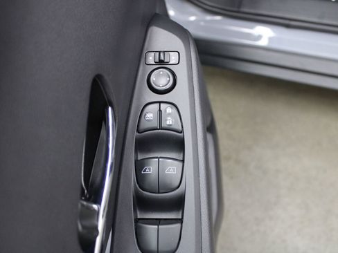 Used 2023 Nissan Kicks SR w/ SR Premium Package image 12