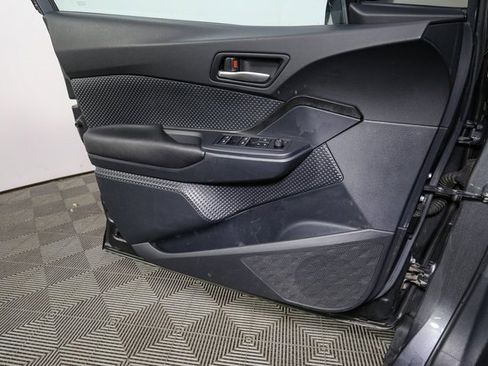 Used 2018 Toyota C-HR XLE image 32