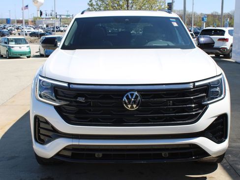 Certified 2025 Volkswagen Atlas Cross Sport SEL R-Line AWD/4WD image 2