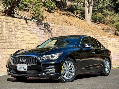 Used 2017 INFINITI Q50 3.0t Premium w/ Cargo Package (L95) image 2