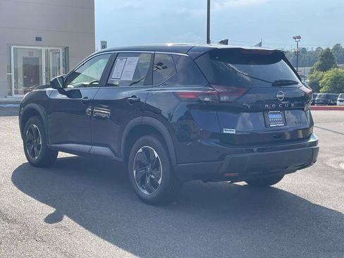 Used 2024 Nissan Rogue SV AWD/4WD image 5
