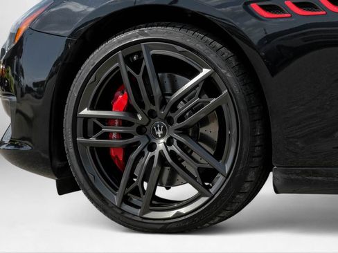 Used 2022 Maserati Quattroporte Trofeo RWD image 68