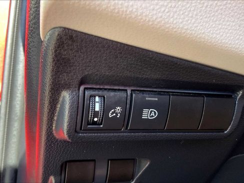 Used 2025 Toyota Corolla Cross LE FWD image 33
