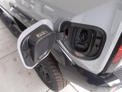 New 2025 GMC Hummer EV 2X image 10