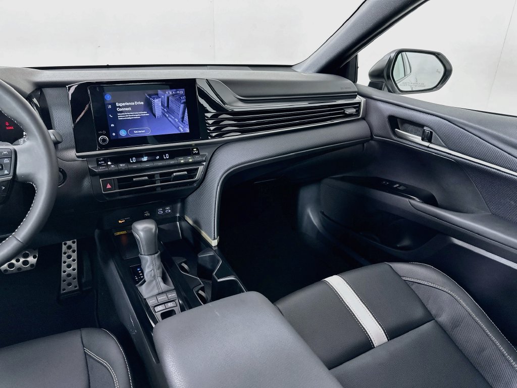 Used 2025 Toyota Camry SE w/ Convenience Package FWD image 23